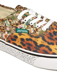 beige niedrige Sneakers mit Leopardenmuster von Hype