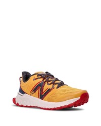 beige niedrige Sneakers von New Balance