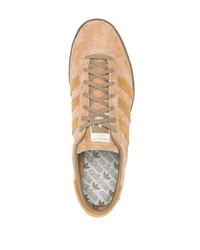 beige niedrige Sneakers von adidas