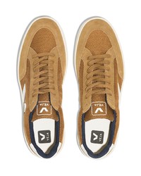 beige niedrige Sneakers von Veja