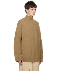 beige Pullover mit einem Reißverschluss am Kragen von Nanushka