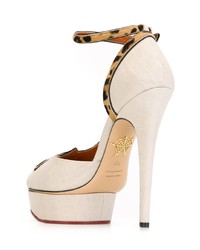 beige Pumps mit Leopardenmuster von Charlotte Olympia