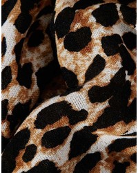 beige Schal mit Leopardenmuster von Asos