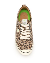 beige Segeltuch niedrige Sneakers mit Leopardenmuster von Cariuma