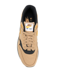 beige Segeltuch niedrige Sneakers von Nike