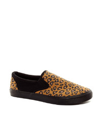 beige Slip-On Sneakers mit Leopardenmuster von Asos