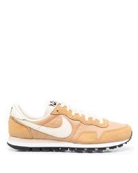 beige Sportschuhe von Nike