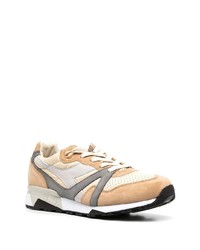 beige Sportschuhe von Diadora