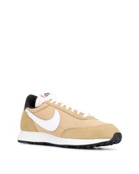 beige Sportschuhe von Nike