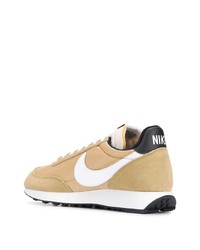 beige Sportschuhe von Nike