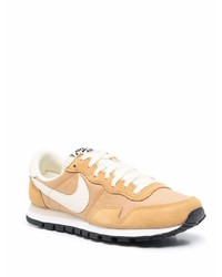 beige Sportschuhe von Nike