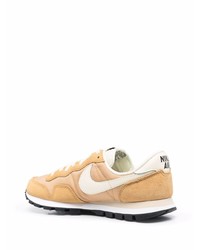 beige Sportschuhe von Nike