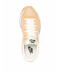 beige Sportschuhe von Nike