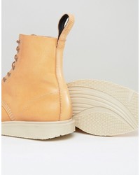 beige Stiefel von Dr. Martens