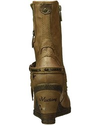 beige Stiefel von Mustang