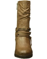 beige Stiefel von Mustang