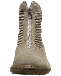 beige Stiefel von Now