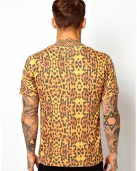 beige T-Shirt mit einem Rundhalsausschnitt mit Leopardenmuster von Hype