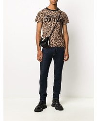 beige T-Shirt mit einem Rundhalsausschnitt mit Leopardenmuster von VERSACE JEANS COUTURE