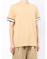 beige T-Shirt mit einem Rundhalsausschnitt von Fred Perry