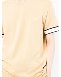 beige T-Shirt mit einem Rundhalsausschnitt von Fred Perry