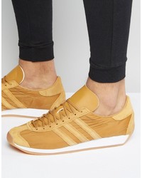 beige Turnschuhe von adidas