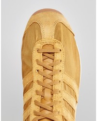 beige Turnschuhe von adidas