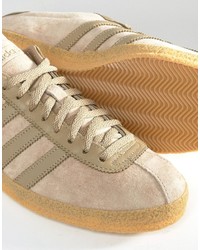 beige Turnschuhe von adidas