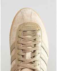 beige Turnschuhe von adidas