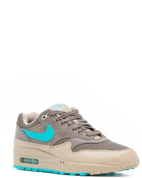 beige Turnschuhe von Nike