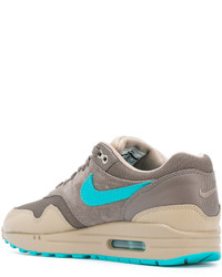 beige Turnschuhe von Nike