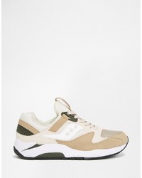 beige Turnschuhe von Saucony