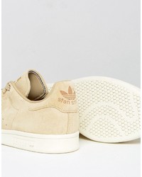 beige Turnschuhe von adidas