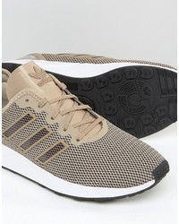 beige Turnschuhe von adidas