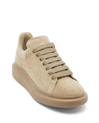 beige verzierte Wildleder niedrige Sneakers von Alexander McQueen