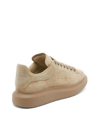 beige verzierte Wildleder niedrige Sneakers von Alexander McQueen