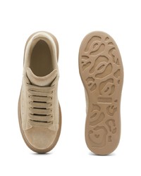 beige verzierte Wildleder niedrige Sneakers von Alexander McQueen