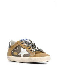 beige Wildleder niedrige Sneakers mit Sternenmuster von Golden Goose