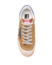 beige Wildleder niedrige Sneakers mit Sternenmuster von Golden Goose