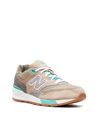 beige Wildleder niedrige Sneakers von New Balance