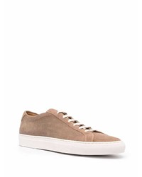 beige Wildleder niedrige Sneakers von Common Projects