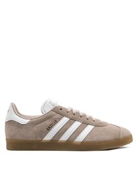 beige Wildleder niedrige Sneakers von adidas