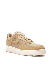 beige Wildleder niedrige Sneakers von Nike