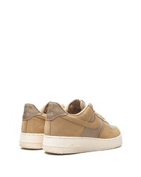 beige Wildleder niedrige Sneakers von Nike