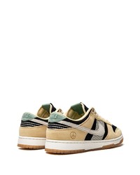 beige Wildleder niedrige Sneakers von Nike