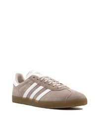 beige Wildleder niedrige Sneakers von adidas