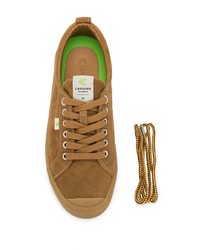 beige Wildleder niedrige Sneakers von Cariuma