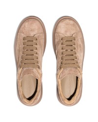 beige Wildleder niedrige Sneakers von Alexander McQueen