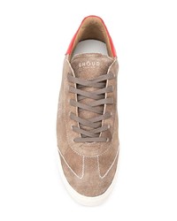 beige Wildleder niedrige Sneakers von Ghoud