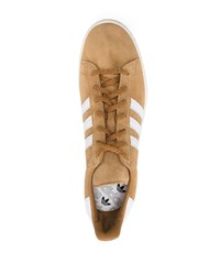 beige Wildleder niedrige Sneakers von adidas